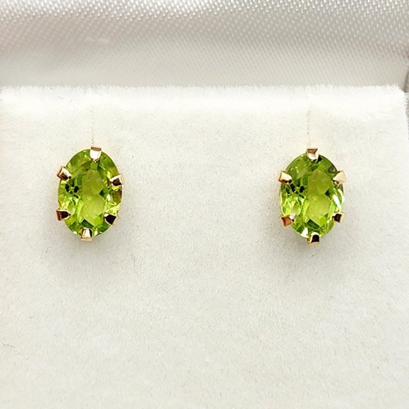 10K Yellow Gold Peridot 7x5mm Stud Earrings - Picture 1 of 6